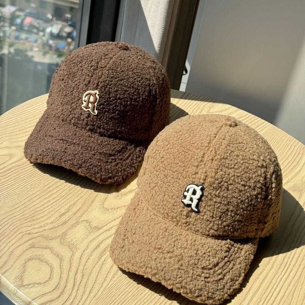 New autumn and winter thickened warm lamb wool baseball cap for women, wide brim, makes the face look smaller, suitable for large head sizes, trendy