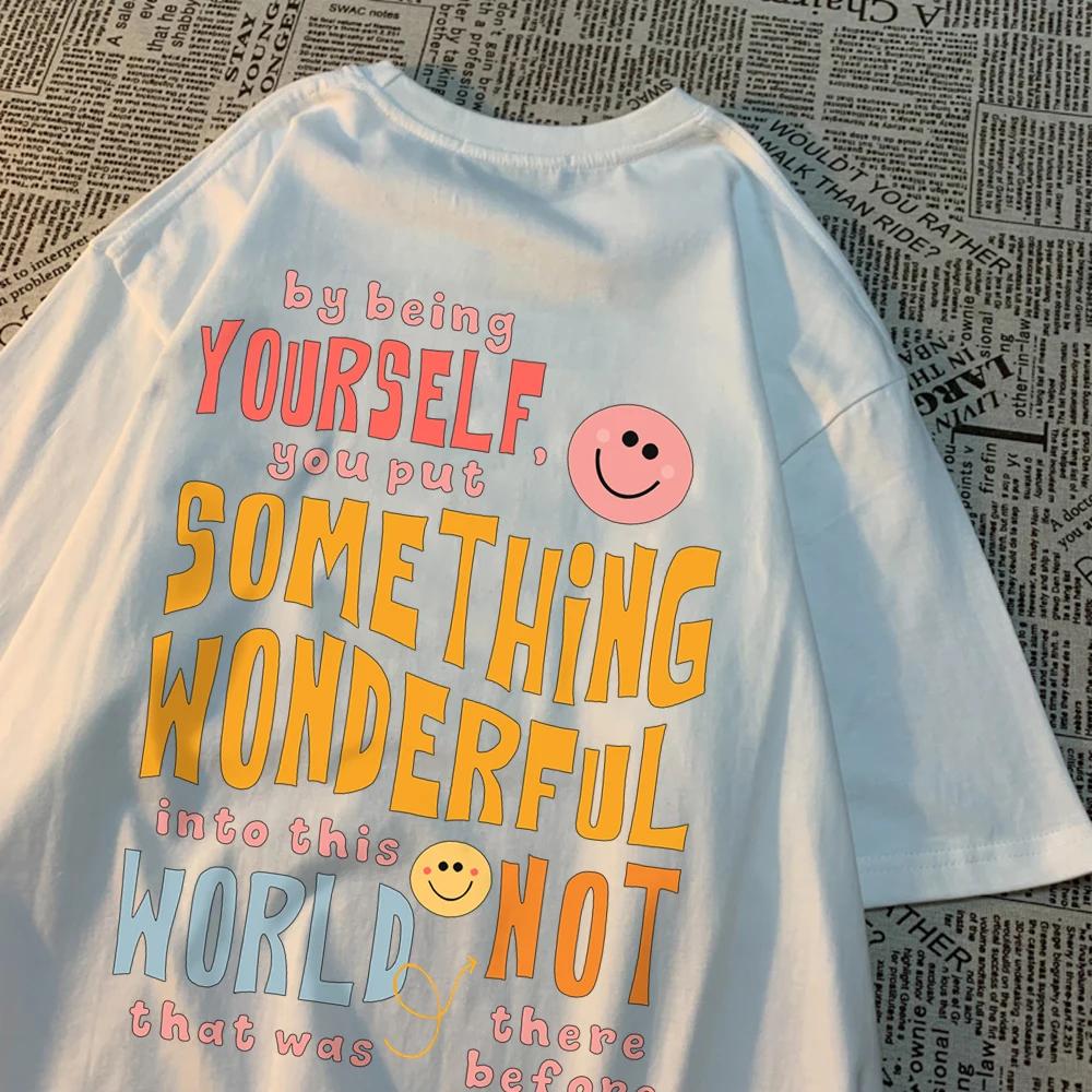Будьте собой и привнесите красоту в мир Футболка с изображением счастливого лица для мужчин, хлопковая одежда, свободная повседневная футболка, свободные дышащие уличные футболки