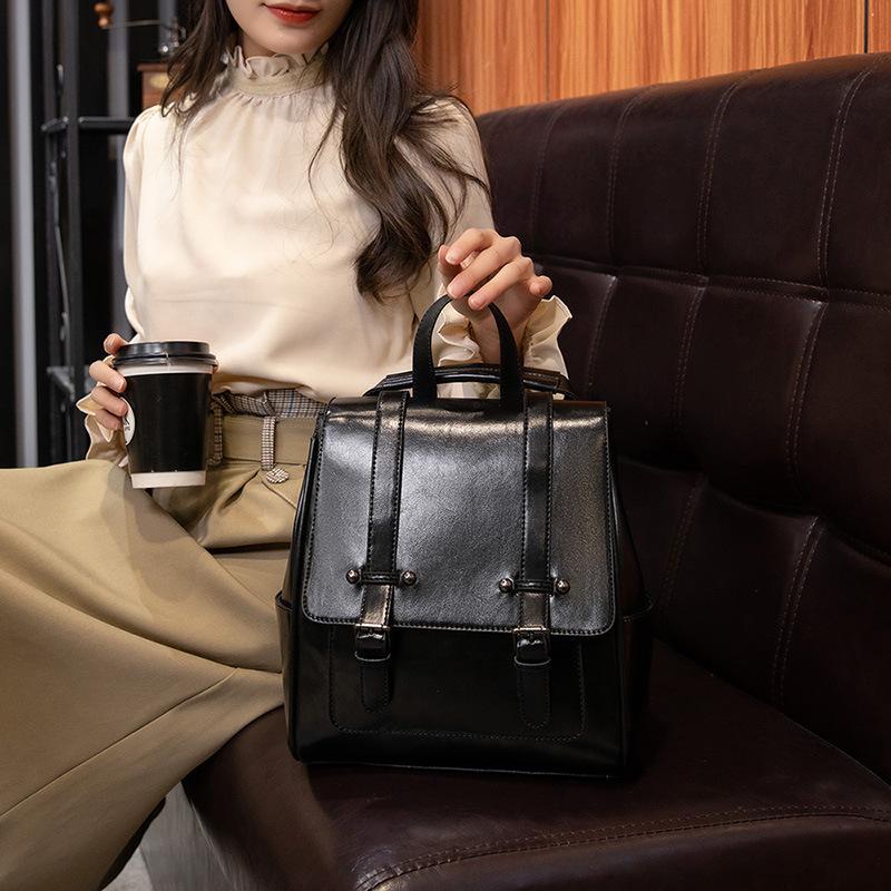 Этот рюкзак — модная и универсальная женская сумка в ретро-школьном и британском стиле.