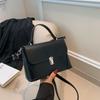 Нишевый дизайн корейской версии высококачественной простой фактурной сумки 2024 года, летняя новая универсальная сумка-мессенджер для женщин