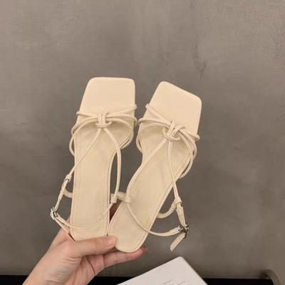 Модные Элегантные Французского Стиля Черные Босоножки на Высоком Каблуке с Тонкими Ремешками Женская Обувь 2025 Лето Новое Поступление Нишевые Изящные Туфли Римского Стиля