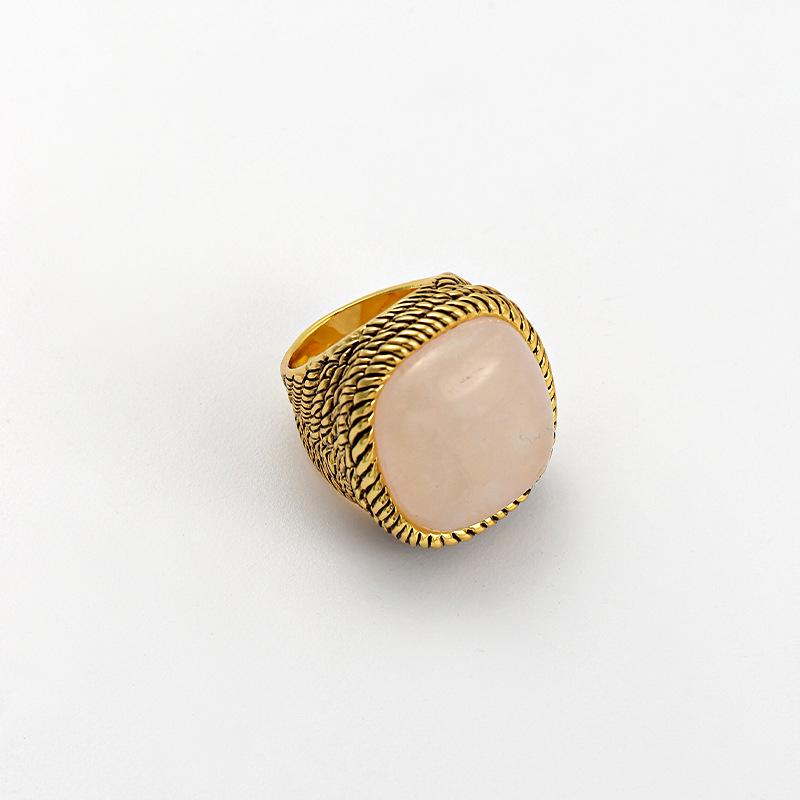 Винтажное состаренное французское кольцо с драгоценным камнем для женщин: Изысканный, Высококлассный, Легкая Роскошь, Вдохновляющая Элегантность в Стиле INS.