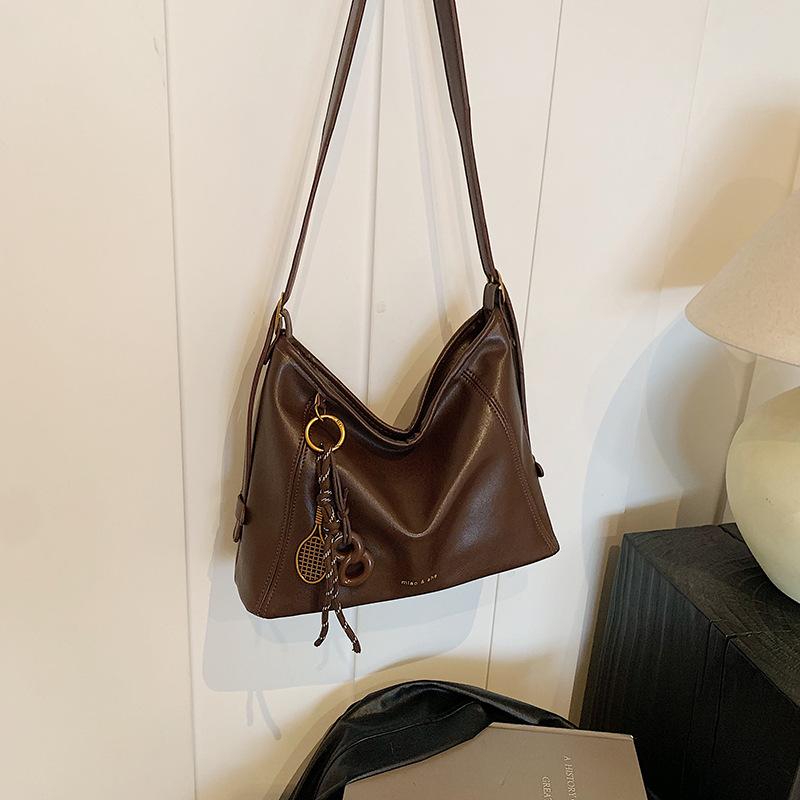 Сумка большой вместимости женская осенне-зимняя универсальная 2025 новая простая на плечо кроссбоди мягкая женская сумка-тоут для поездок на работу