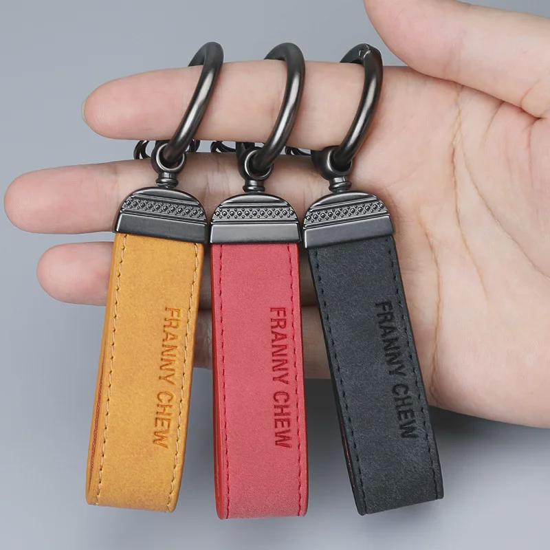 Брелок из натуральной кожи с металлическим кольцом - унисекс-логотип в подарок