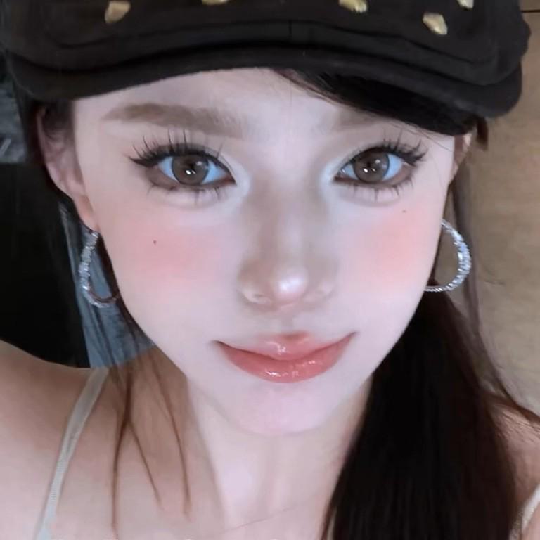 Винтажные красные серьги-кольца в гонконгском стиле: Элегантный женский аксессуар на осень/зиму