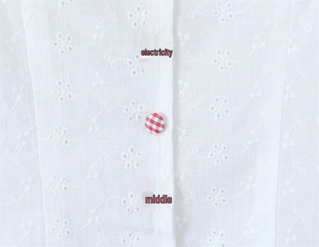 Белая рубашка с кружевным воротником и пышными рукавами - Женский ретро топ на пуговицах с вышивкой и акцентом на талии