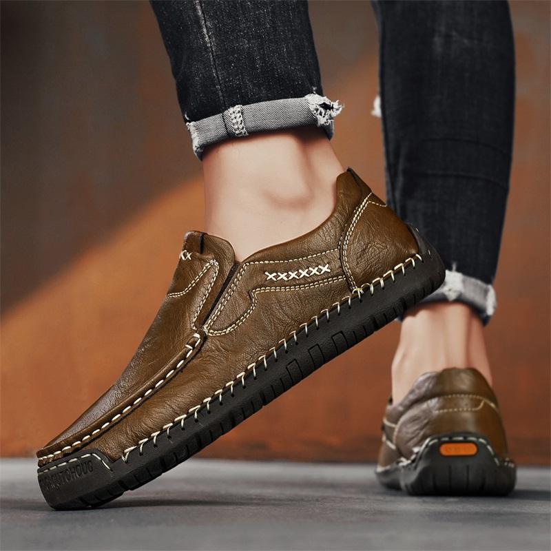 Fashion Comfortable Mens Soft-Soled Slip On Flats Casual Leather Loafers Versatile Business Shoes Non-Slip Male Hiking Shoes Moccasins