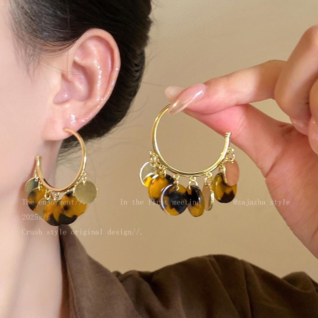 Amber Coffee French Retro Luxury Earrings - Women's Elegant Studs with Niche Design