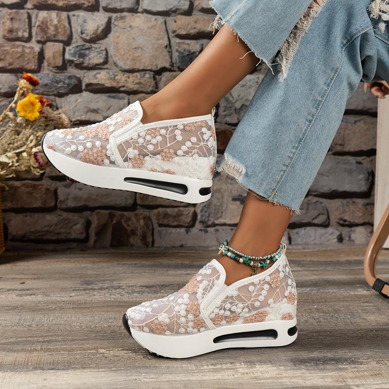 Fashion Women Sneakers Breathable Lace Mesh Flower Embroidery Sneakers Women Round Head Thick Sole Sneakers Comfortable Casual Shoes