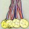30 шт. Пластиковые золотые медали победителя, кубок, детская игра, спортивный приз, награды, игрушки для детей, подарки на день рождения, наполнители для пиньяты
