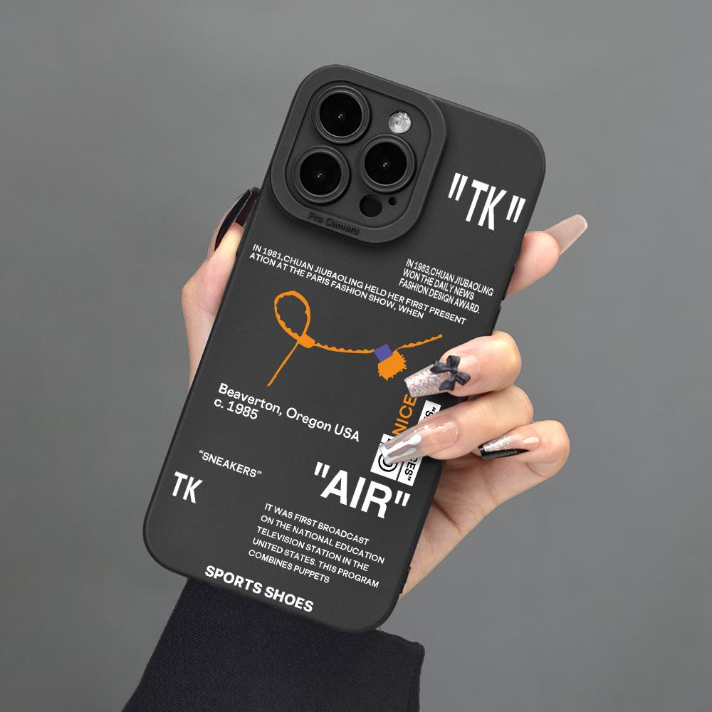 Защитный чехол для Apple iPhone 15 с полной защитой линз, износостойким и устойчивым к падениям дизайном.