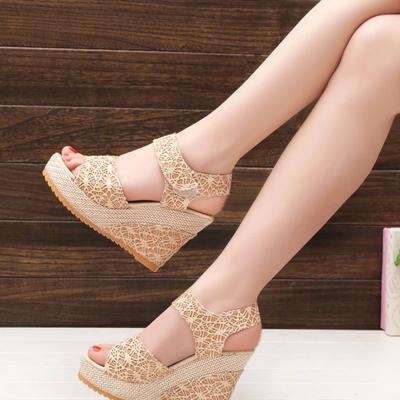 Модная обувь для женщин 2024 года, горячая распродажа, туфли Fish Mouth, женские сандалии, модные повседневные сандалии с пряжкой на ремешке, женские новые однотонные босоножки на танкетке