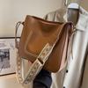 Bucket Bag New Crossbody Fashion Women's Bag High-end Light Luxury Wide Shoulder Strap Shoulder Bag