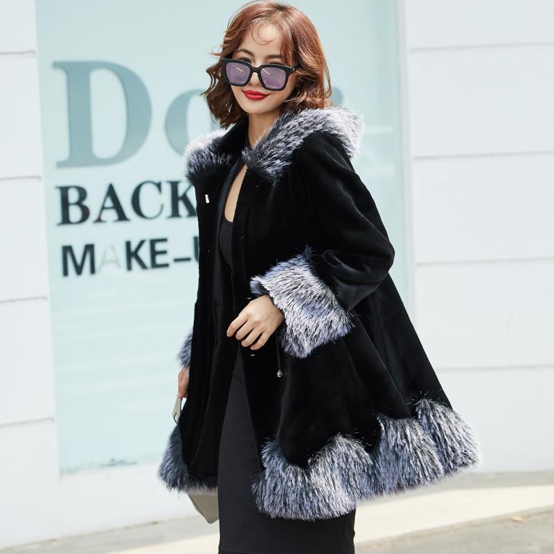 Пальто из искусственного меха норки и тосканы с капюшоном в корейском стиле с оборками и волнистым подолом (2021)