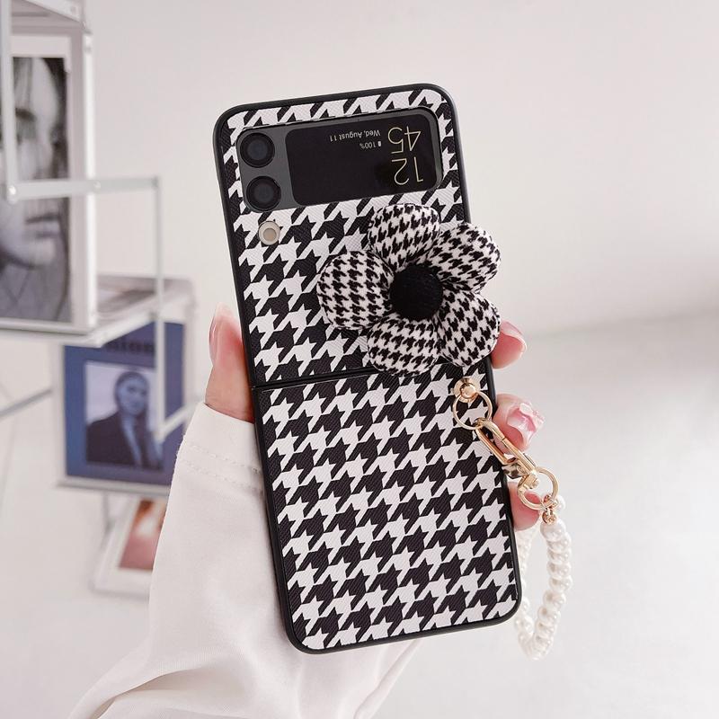 Luxury 3d Flower Leather Pearl Bracelet Chain Phone Case For Samsung Galaxy Z Flip 3 5g Flip3 Zflip 3 Z Flip 4 Cover Fundas Capa
