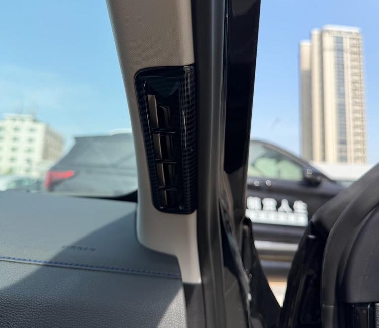 Наклейка ABS 25 на передний верхний воздуховод Ford Territory - Модификация приборной панели