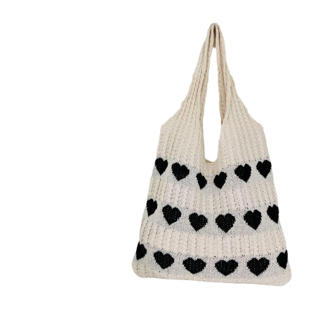 Эксклюзивная вязаная сумка-тоут большого размера с узором в виде сердец, 2023