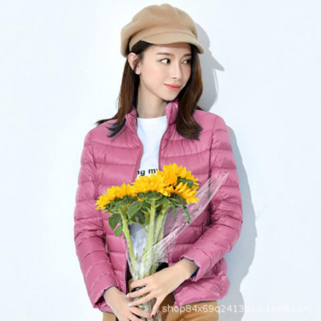 Женская новая короткая стеганая куртка из хлопка, легкая, толстая, теплая, приталенного кроя, корейская версия, модная куртка из шелка и хлопка без сумки для хранения