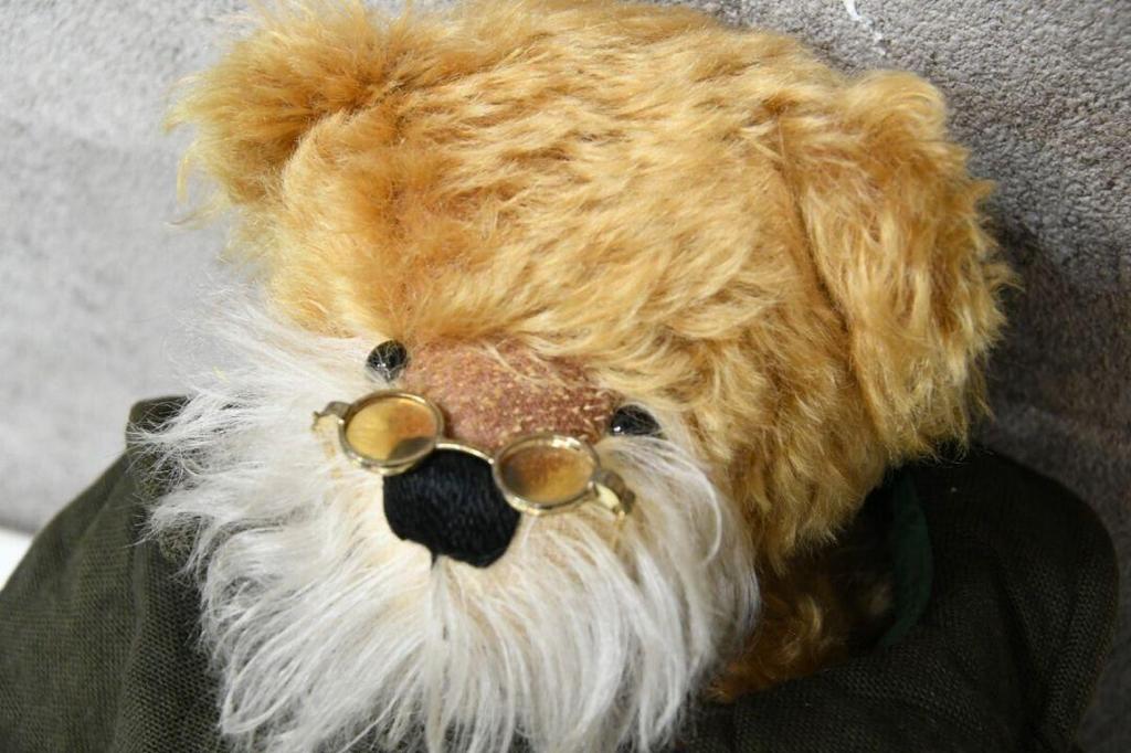 [USED] tr677 Couture Teddy Bear Plush Toy German Doll