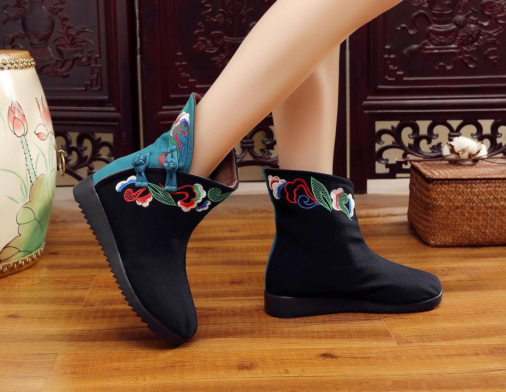 Women's Embroidered Short Boots - 2020 Autumn/Winter Hanfu Style, Low Heel, Ethnic Pattern, Old Beijing Cloth Shoes.