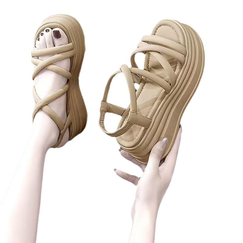 Внутреннее увеличение высоты Римские сандалии женские лето 2025 новые платформа для верхней одежды модные сандалии на танкетке спортивные сандалии