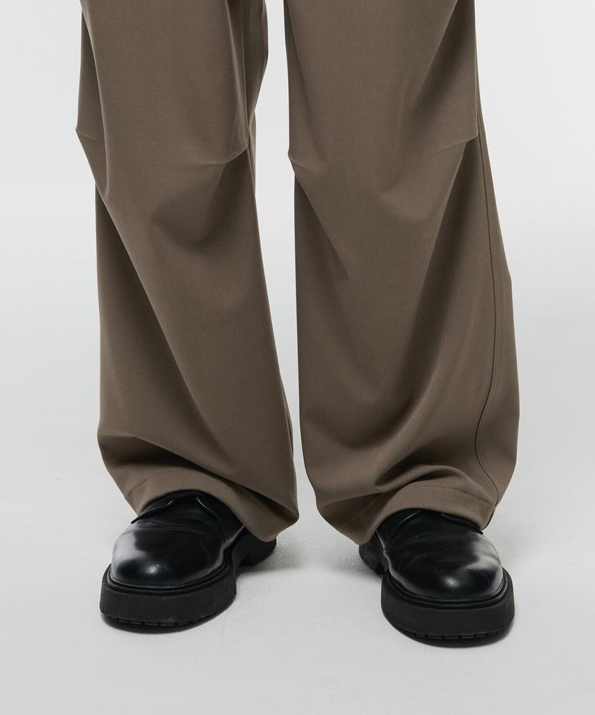 MUSINSA STANDARD Parachute Banding Slacks [Dusty Beige]