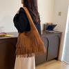 Осень 2025 Богемная Ретро Коричневая Замшевая Сумка Кроссбоди с Кисточками для Женщин
