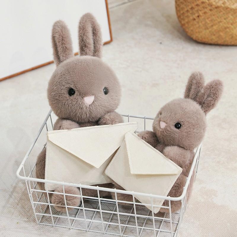 Плюшевая игрушка-заяц в конверте с мягким коротким ворсом для сна ребенка и в качестве подарка