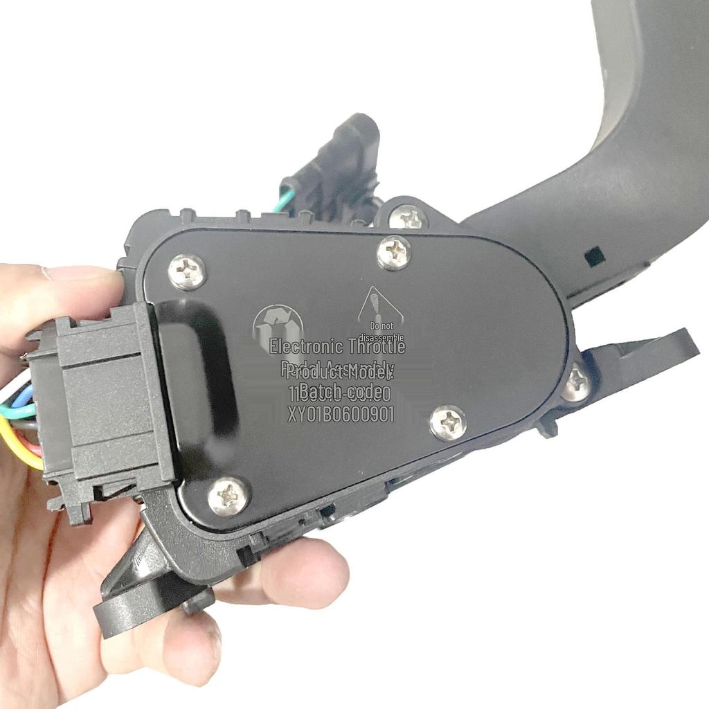 Датчик акселератора / Блок педали акселератора Dongfeng Tianlong Flagship 1108010-C6100