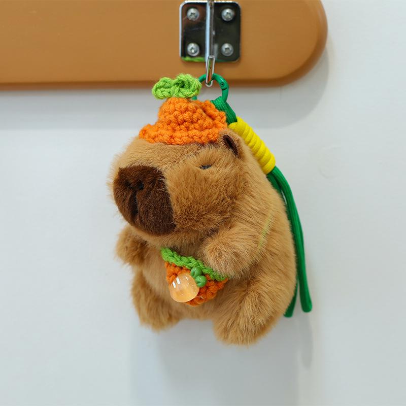 Плюшевый брелок в виде капибары – Очаровательный вязаный подарок с уличного прилавка