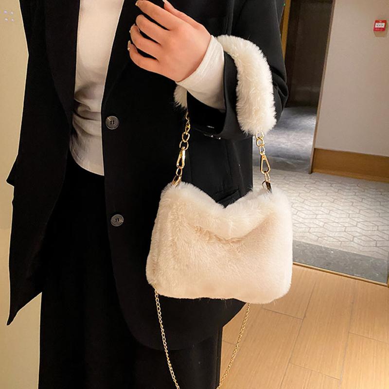 Simple Faux Fur Tote Bucket Bag Metal Chain Crossbody Bag For Women's Daily Casual Use Plush Bag Furry Purse CLE