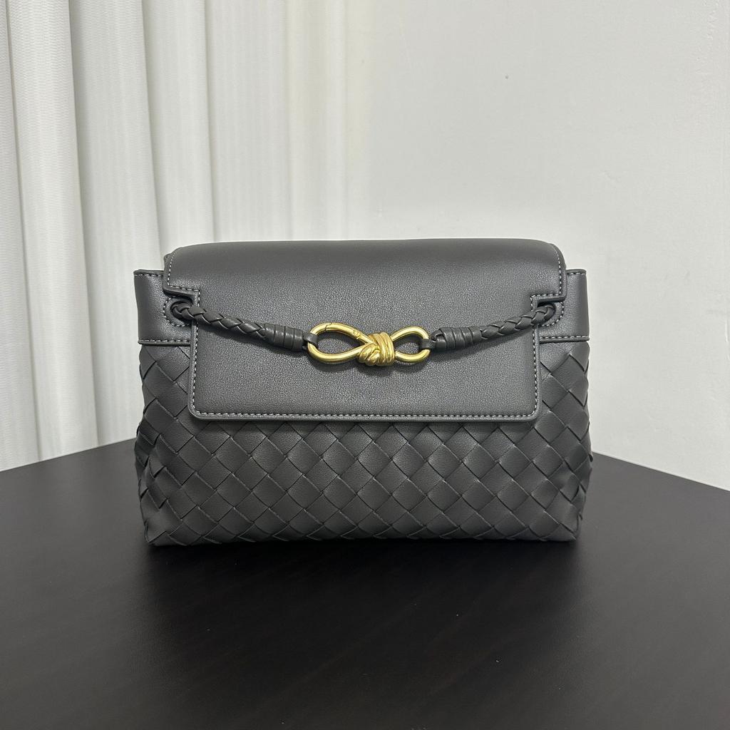 2025 Early New Hot Woven Bag Niche Design Versatile Shoulder Bag Simple Crossbody Commuting Bag