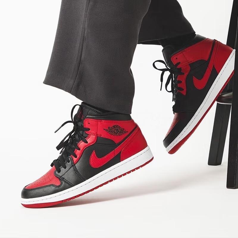Jordan 1 Mid Запрещенные 2020 GS 554725-074