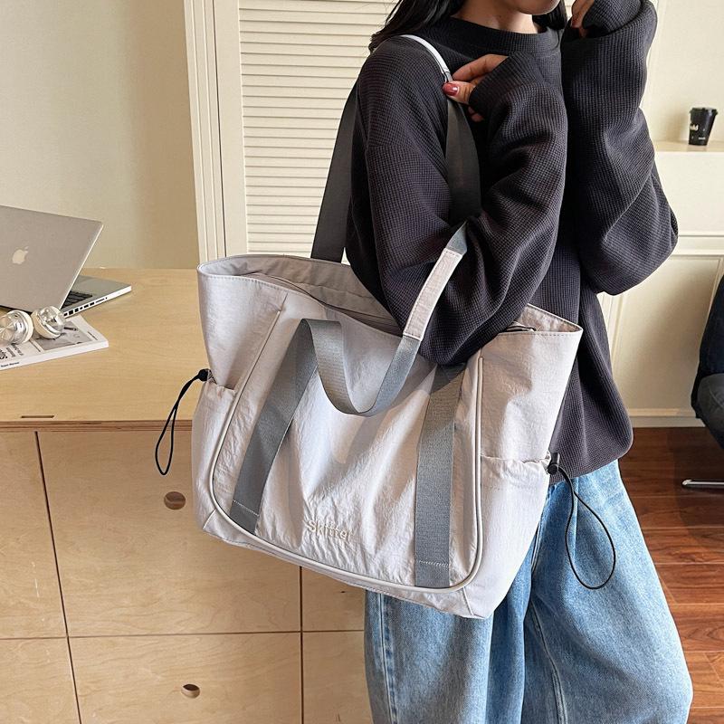 High-End Women's Lightweight Waterproof Tote: Versatile 2025 Large-Capacity Shoulder Handbag