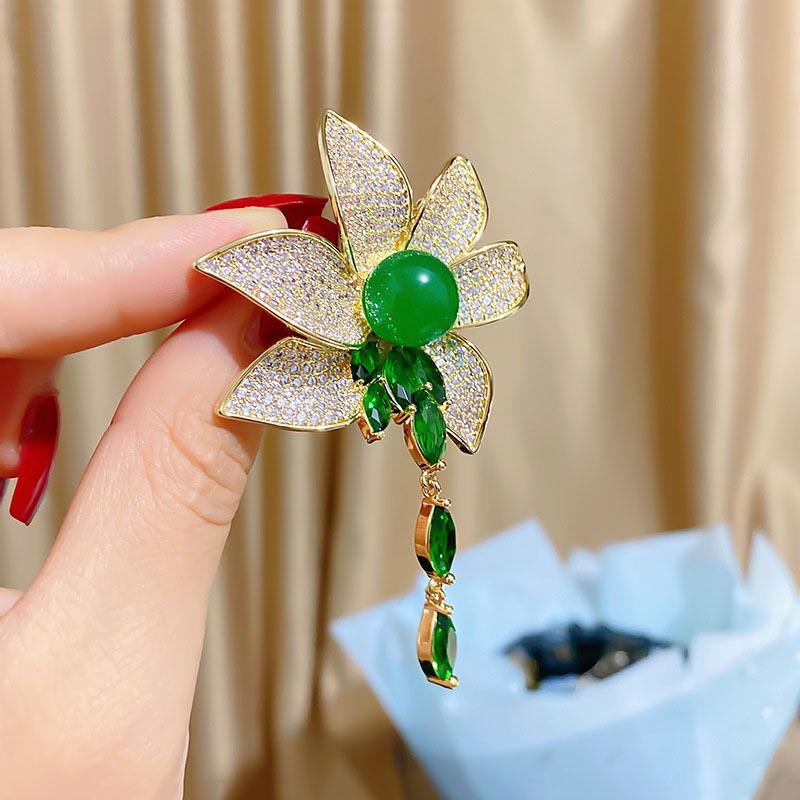Emerald Zircon Lotus Tassel Brooch for Women - Fashionable, Statement Wedding Dinner Accessory Corsage