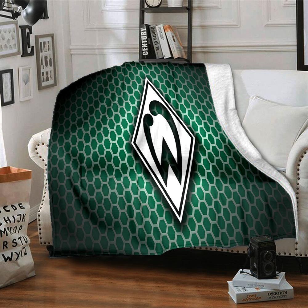 Green Bremen Pattern Flannel Blanket, Soft Polyester, Modern Design, All-Season for Camping, Travel, Gifts for holidays or birthdays