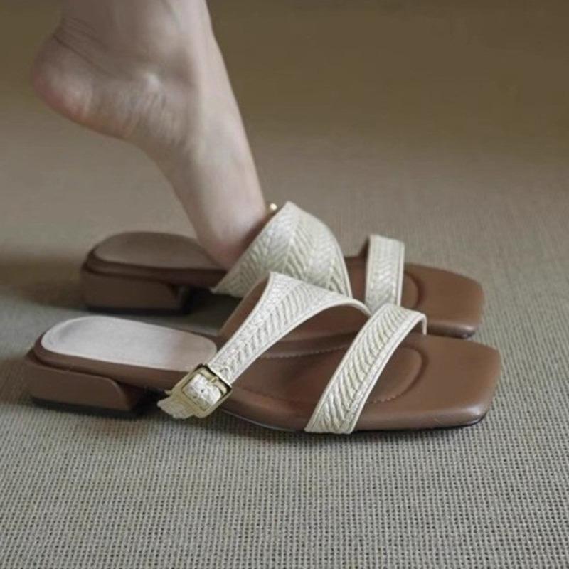 Модные женские шлепанцы на низком каблуке, модные, с квадратным носком, открытым носком, плетеные, мягкие, без застежки, нескользящие, на квадратном каблуке, шлепанцы-сабо с металлической пряжкой