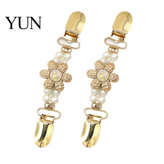Dress Closure Clips 2Pcs Vintage Sweater for Women Girls, Retro Faux Pearl And Rhinestones Cardigan Clips, Elegant Fashionable Collar Pin Dresses