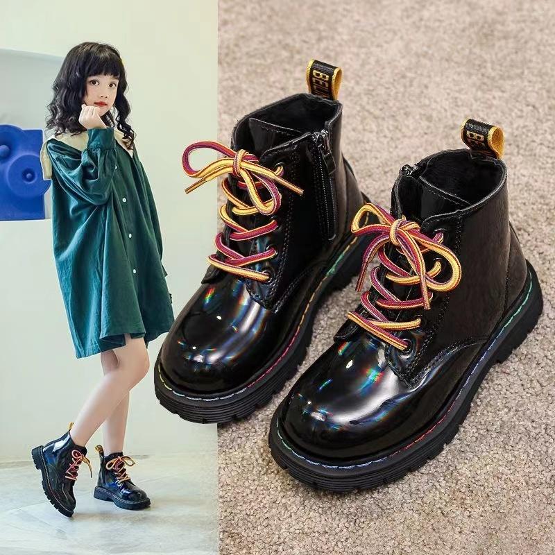 Детские крутые ботинки для мальчиков 2024 Осень и Зима Новые Детская Мода Мягкая Подошва Британский Стиль ПУ Ботильоны для Девочек Универсальные
