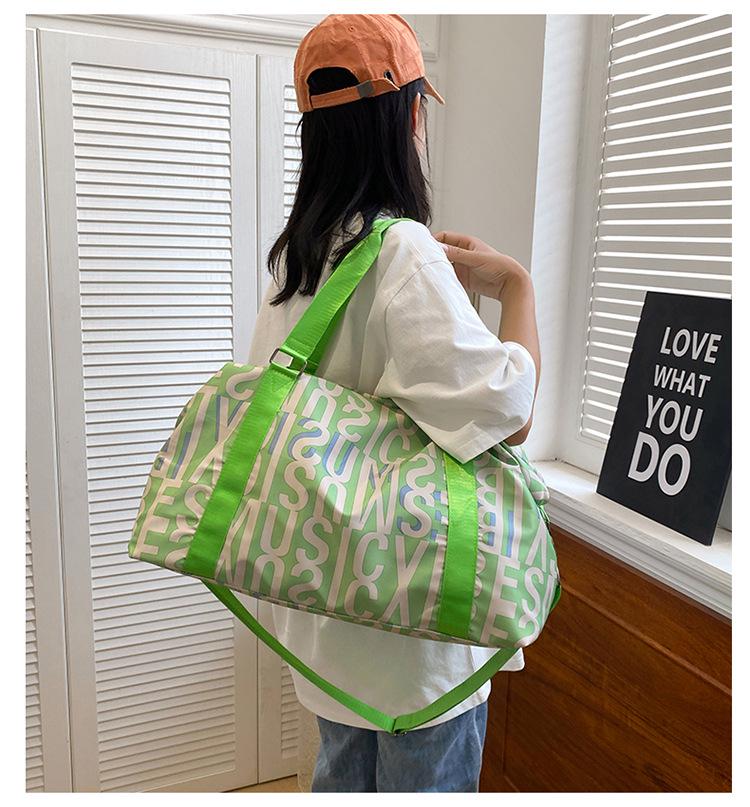 Многофункциональная дорожная сумка для занятий йогой и спортом с отделением для сухого/мокрого белья, большой вместимостью и возможностью транспортировки на тележке.