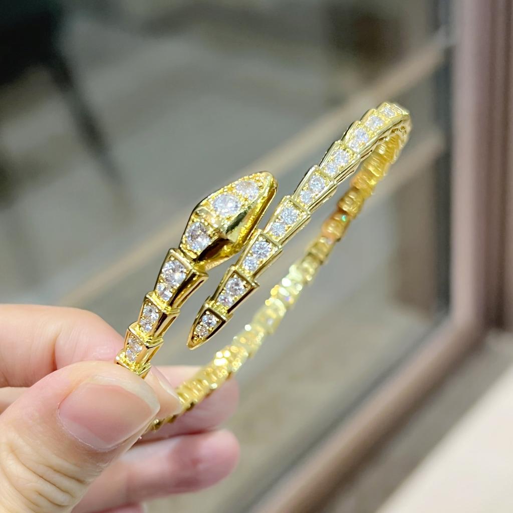 Высокая мода, легкая роскошь, браслет с высоким костным элементом и модным открытием, полностью инкрустированный цирконами в форме кости