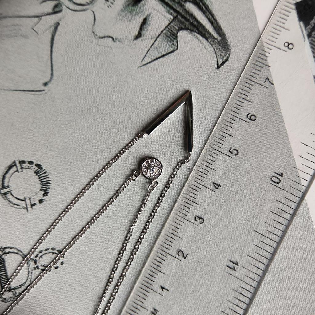 Серебряное колье с фианитами, вес изделия 3,43 гр (2184010)