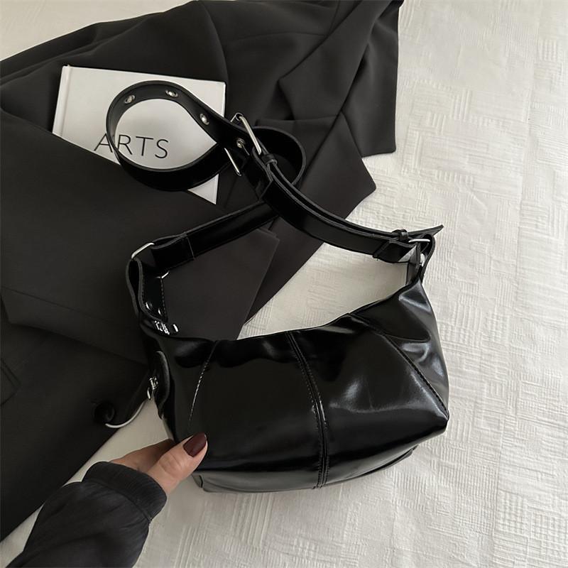 Trendy Pu Soft Leather Crossbody Bag With Zipper Top And Structural Design For Daily Wear