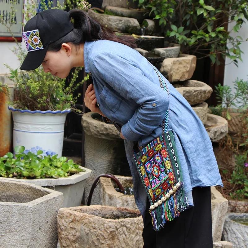 WTEMPO Ethnic Style Embroidered Single Shoulder Bags Women Casual Retro Tassel Leisure Vacation Travel Messenger Bags