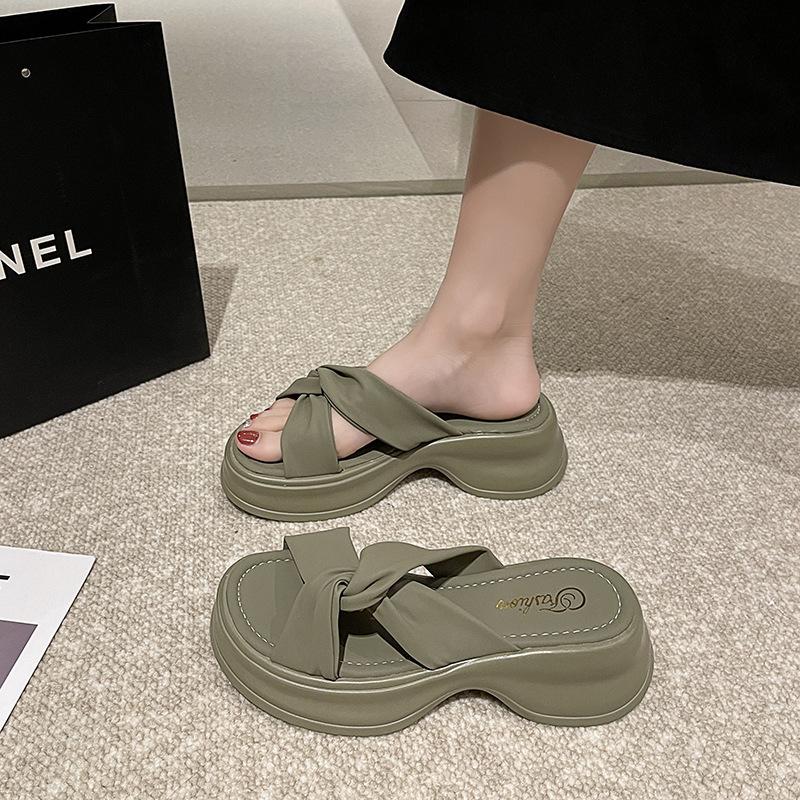Нишевый дизайн, толстые тапочки, классные женские тапочки, лето 2025, новые кексы, одно слово, повседневные, универсальные, пляжные тапочки