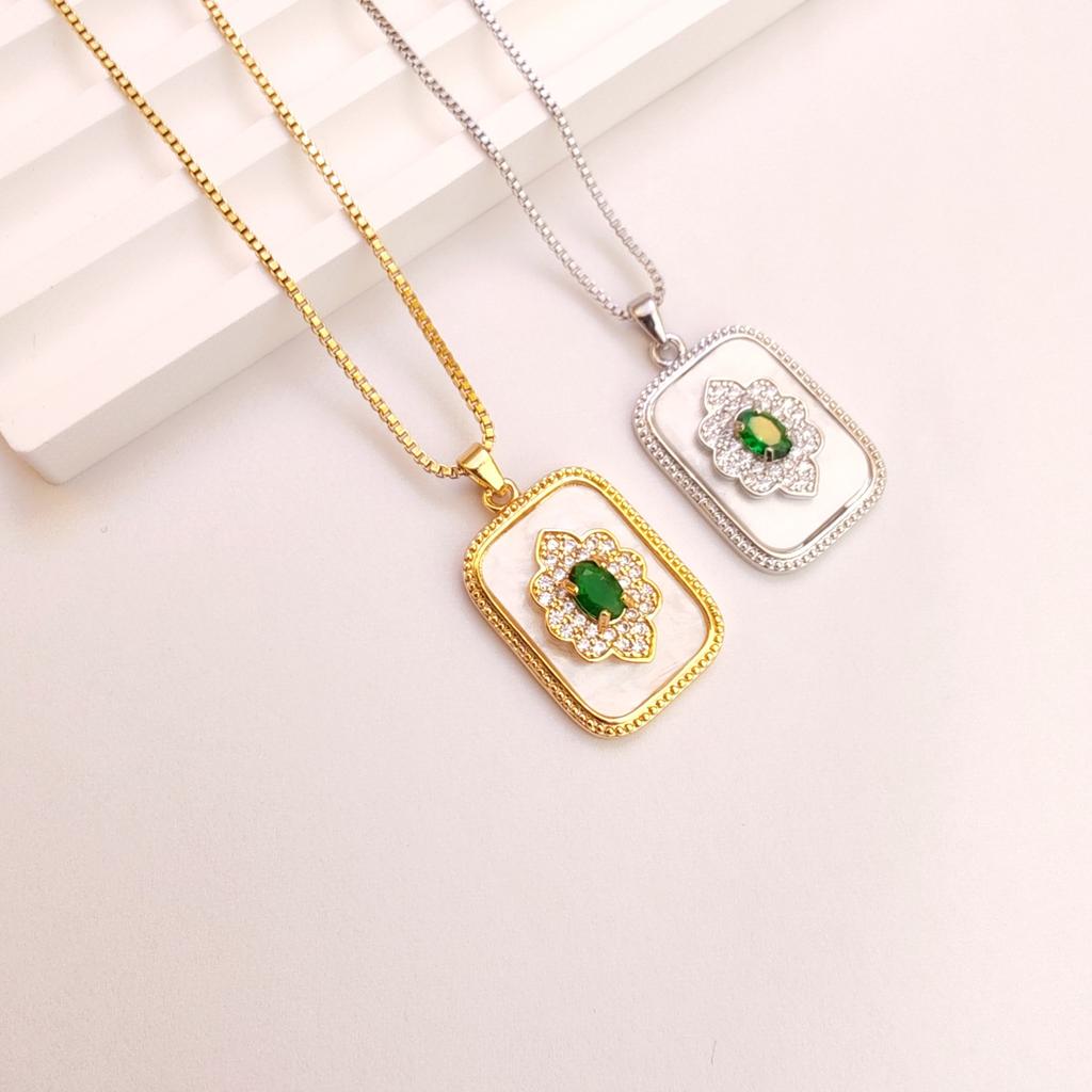 Ожерелье из титановой стали с квадратным изумрудом, женское, в стиле ретро, придворное, универсальное, с темпераментным цирконовым кулоном, цепочка для ключицы