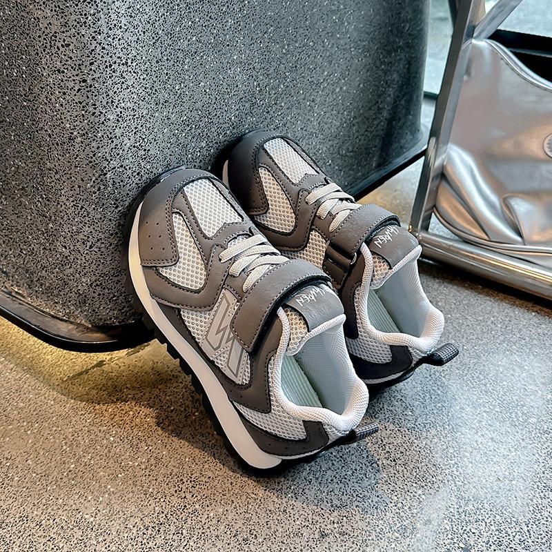 Spring and summer new children's breathable mesh shoes, boys' and girls' Velcro soft-soled sneakers, student running shoes, fashionable