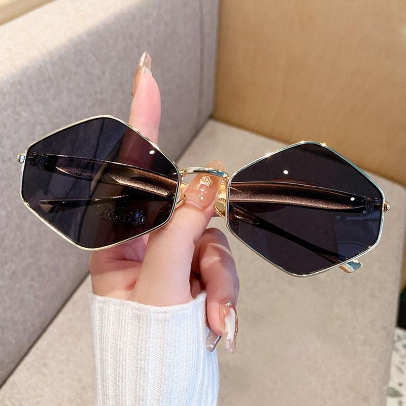 New y2k Vintage Rhombus Sunglasses Women For Men Luxury Brand Designer Sun Glasses Punk Popular Outdoor Travel Sexy Shades UV400