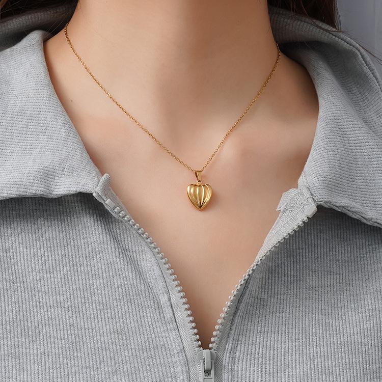 Love pumpkin titanium steel necklace female personality Internet celebrity niche design collarbone chain colored love stainless steel jewelry