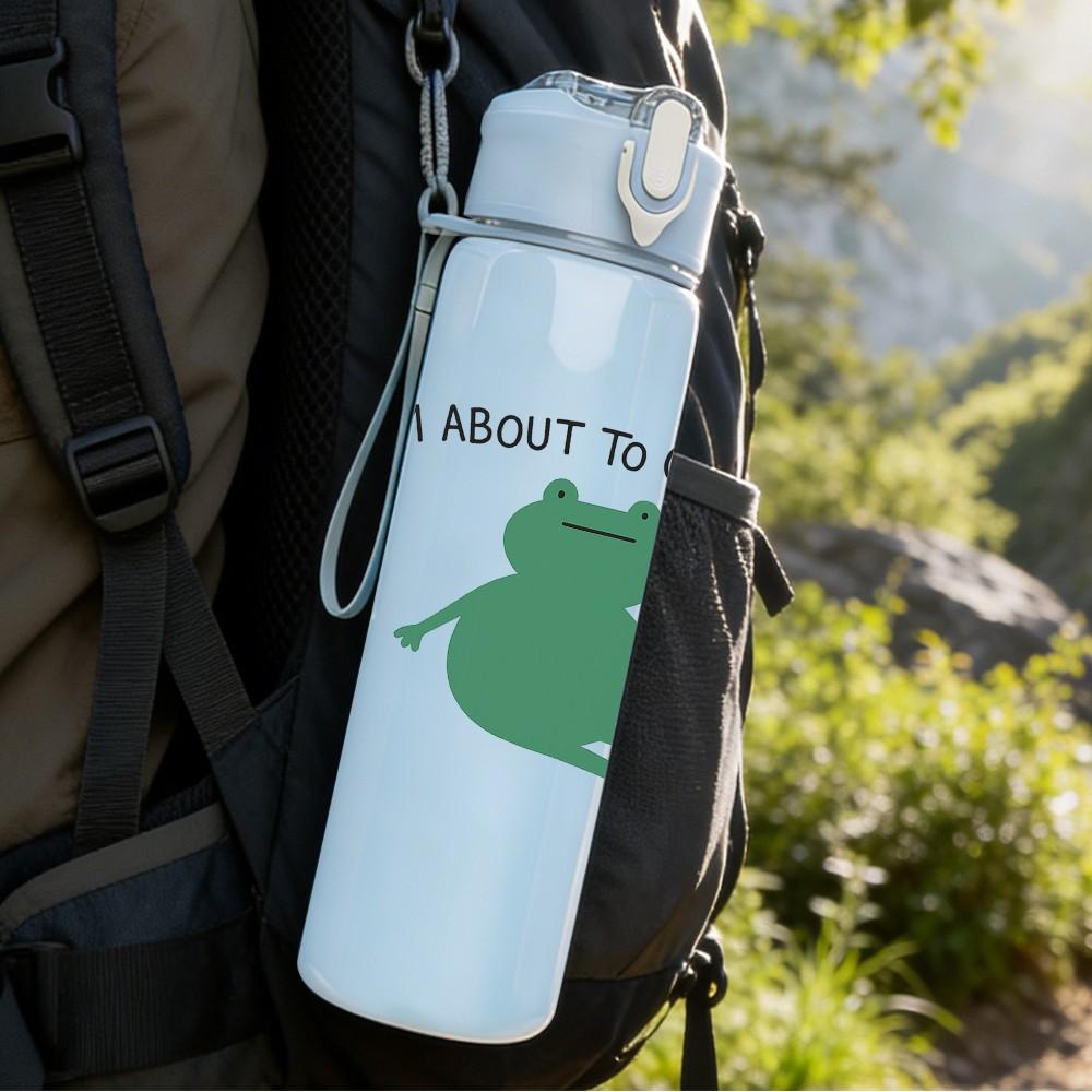 1PC I'm About To Crush It Frog Art 750ml Color Plastic Sports Water Bottle Leakproof Flip Straw Lid Suitable for Sports Office Home Use